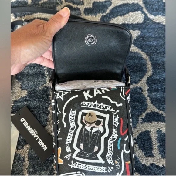 NWT Karl Lagerfeld Graffiti Paris Crossbody Bag/Purse Black White - Picture 4 of 9